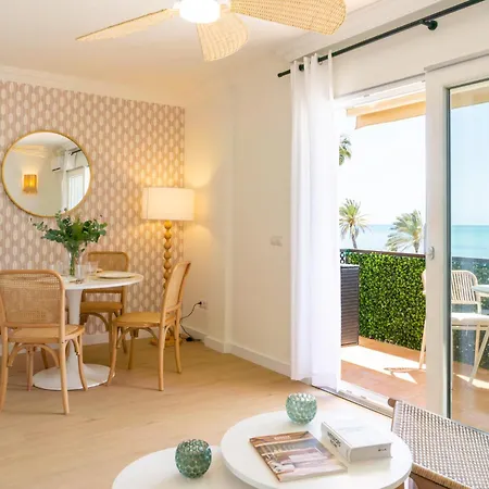 Boutique Flat Sea Views Lägenhet *